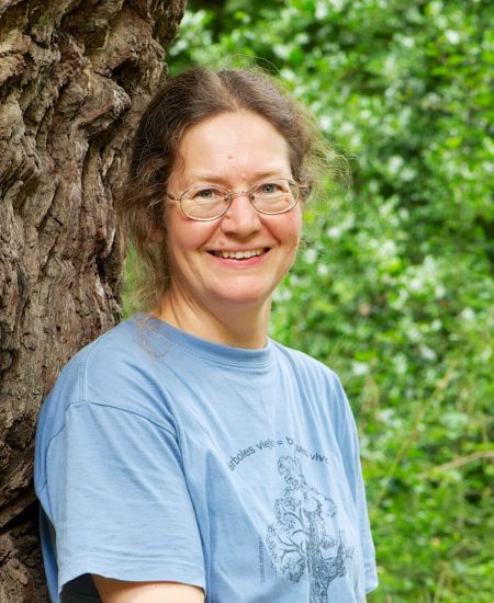 Author interview with C. Philip Wheater and Helen Read: Animals Under Logs and Stones